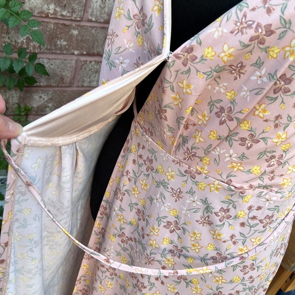 BCBG Generation Floral Wrap Pleated Dress Rose Smoke Size XS - Picture 6 of 11